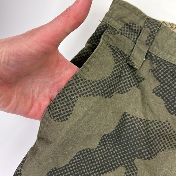 Mountain Ridge Men's  green camouflage shorts size 34 - Picture 3 of 10